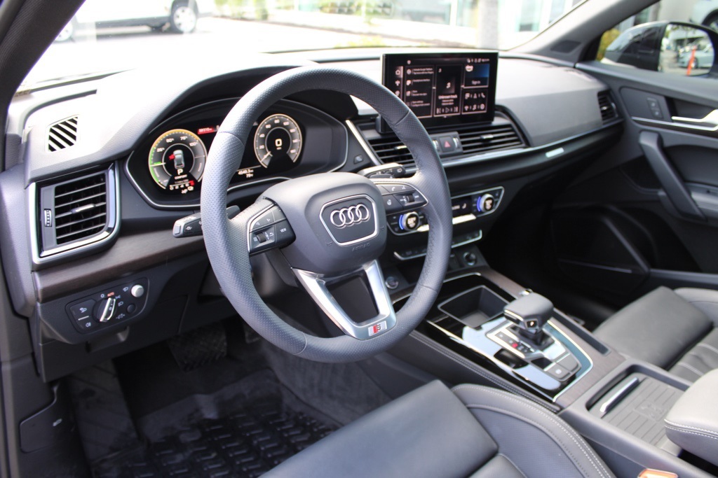 2024 Audi Q5 S line Prestige 55 TFSI Premium photo 2