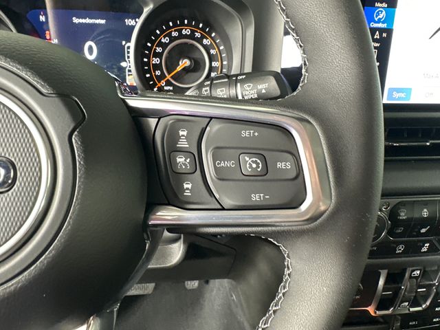 2025 Jeep Wrangler Sahara photo 13