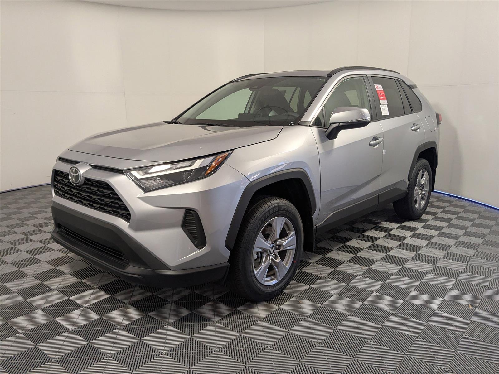 2025 Toyota RAV4 XLE's photo