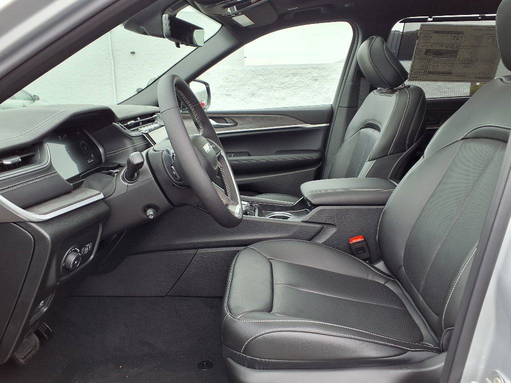 2025 Jeep Grand Cherokee Limited photo 15