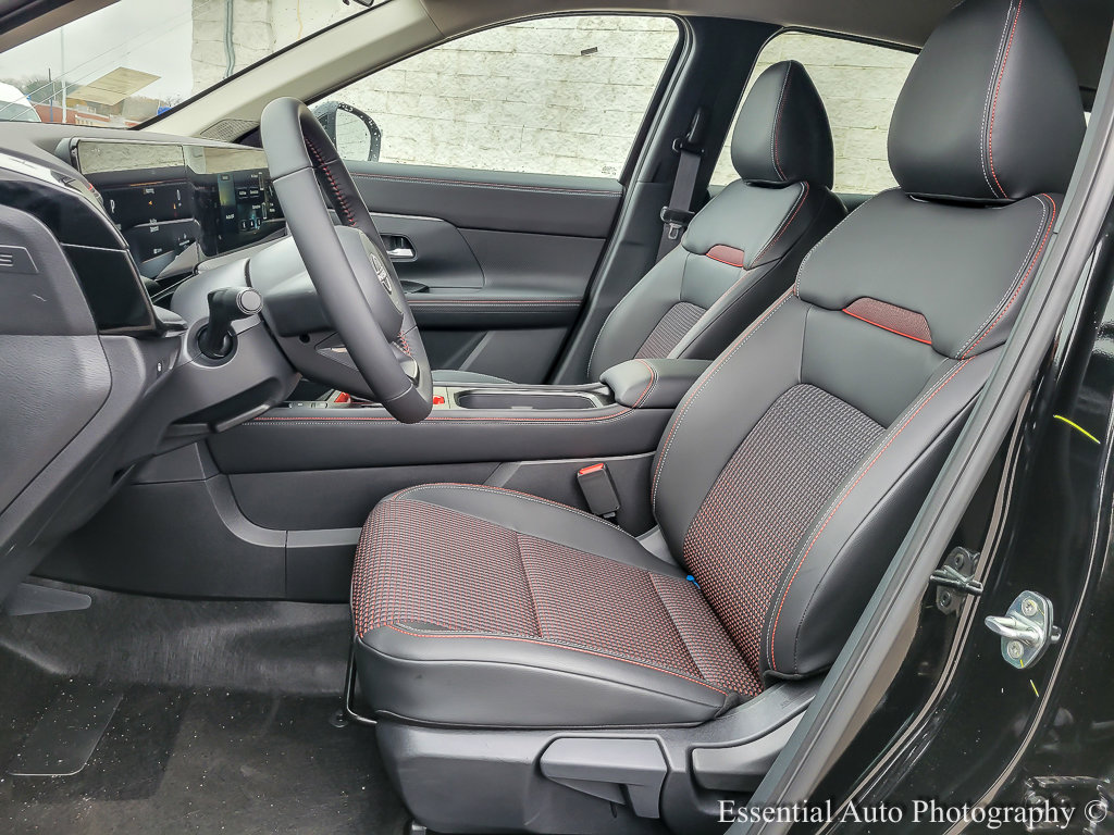 2025 Nissan Kicks SR photo 8
