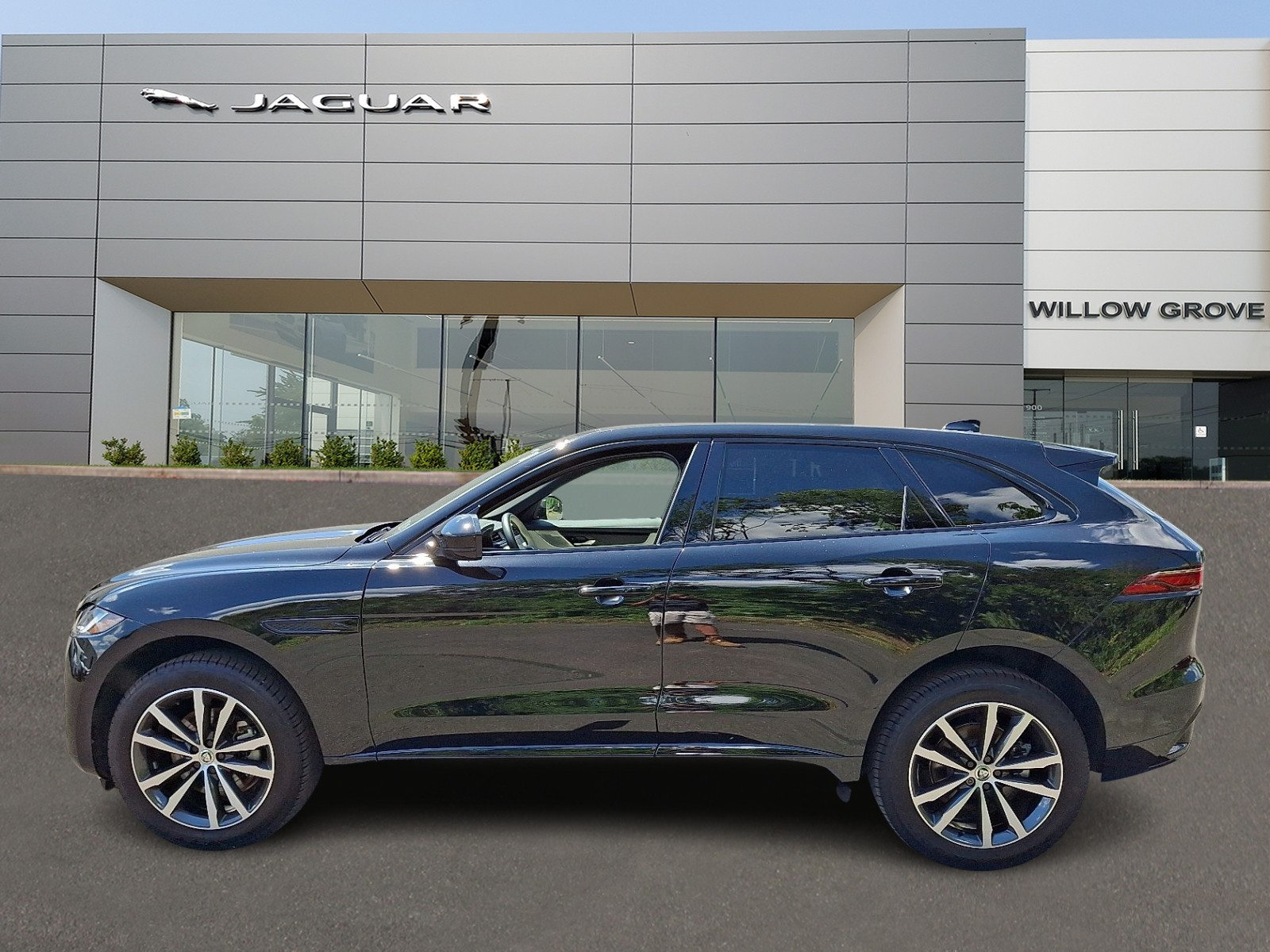 2025 Jaguar F-PACE R-Dynamic S P250 photo 3