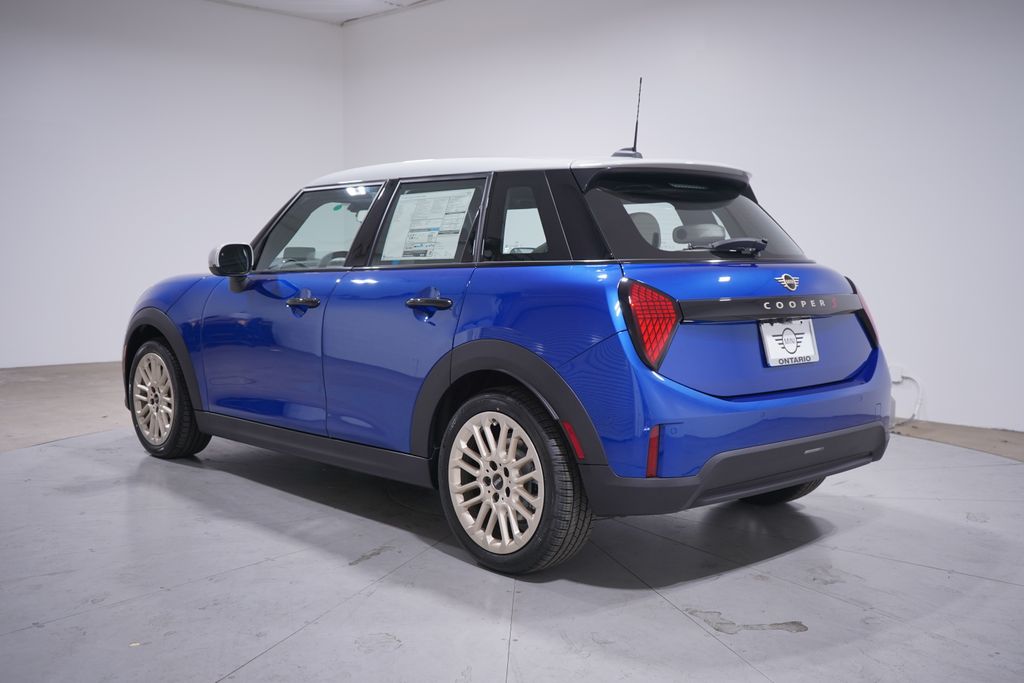 2025 Mini Cooper 4 Door Hardtop Signature photo 3