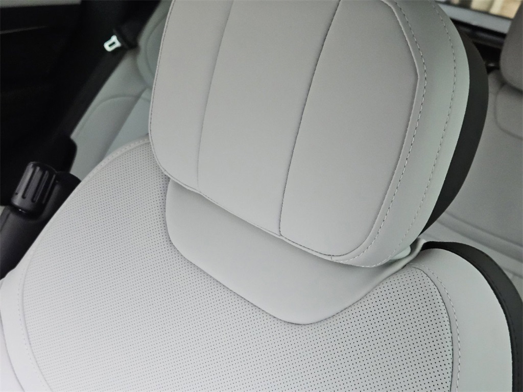 2025 Land Rover Range Rover Sport SE photo 13