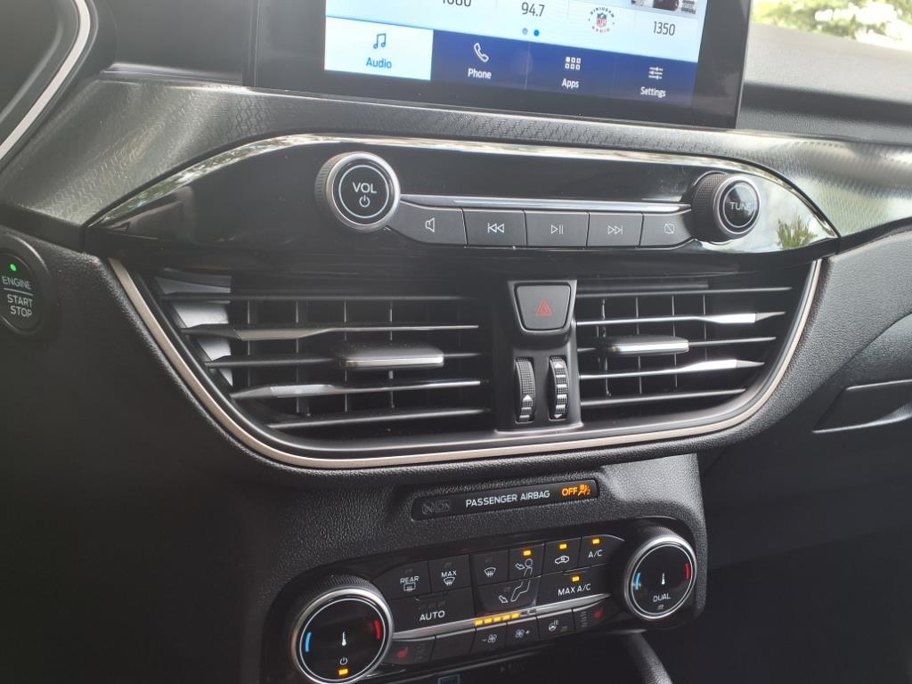 2022 Ford Escape SEL photo 18