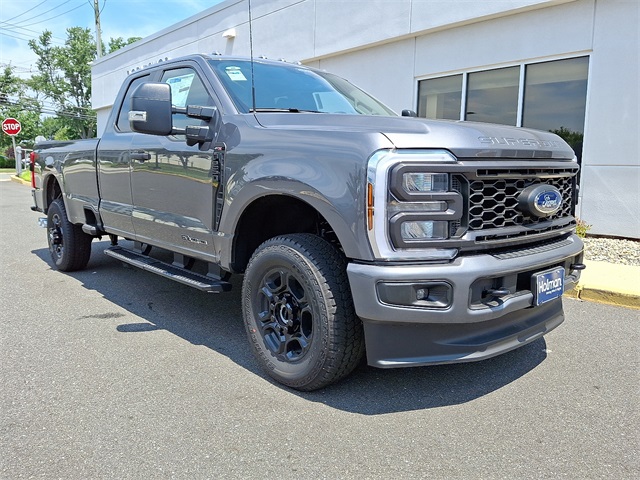 2025 Ford F-250 photo 2