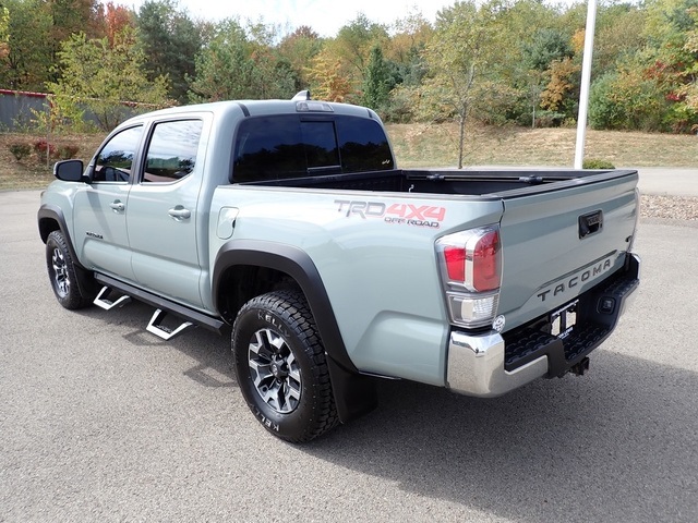 2023 Toyota Tacoma TRD Off-Road V6 photo 2