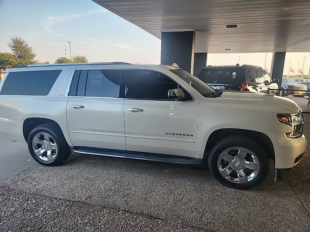 2015 Chevrolet Suburban LTZ photo 3