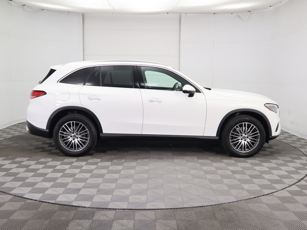 2025 Mercedes Benz GLC 300 photo 3