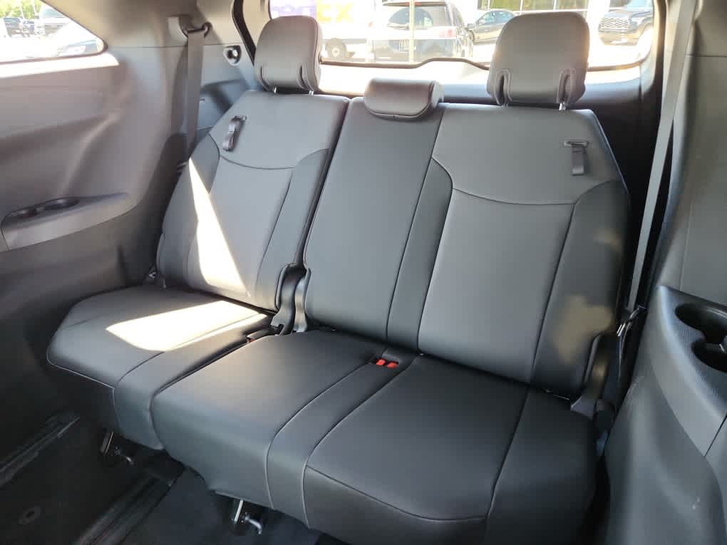 2022 Toyota Sienna XSE photo 7