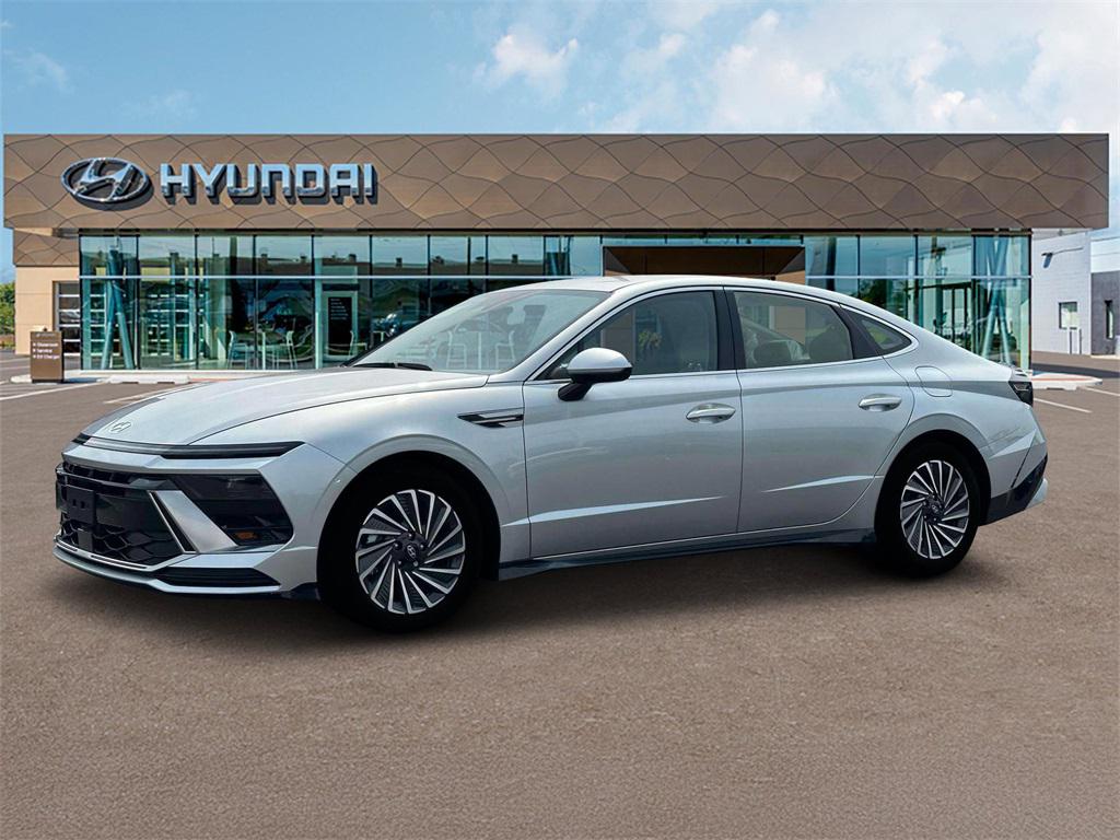 2025 Hyundai Sonata Hybrid Limited photo 2