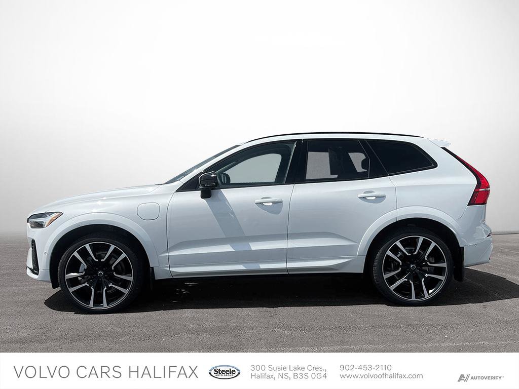New 2025 Crystal White Pearl Metallic Volvo Ultra Dark Theme image 1