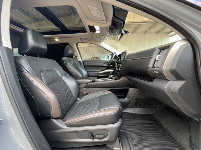 2022 Nissan Pathfinder Platinum photo 24
