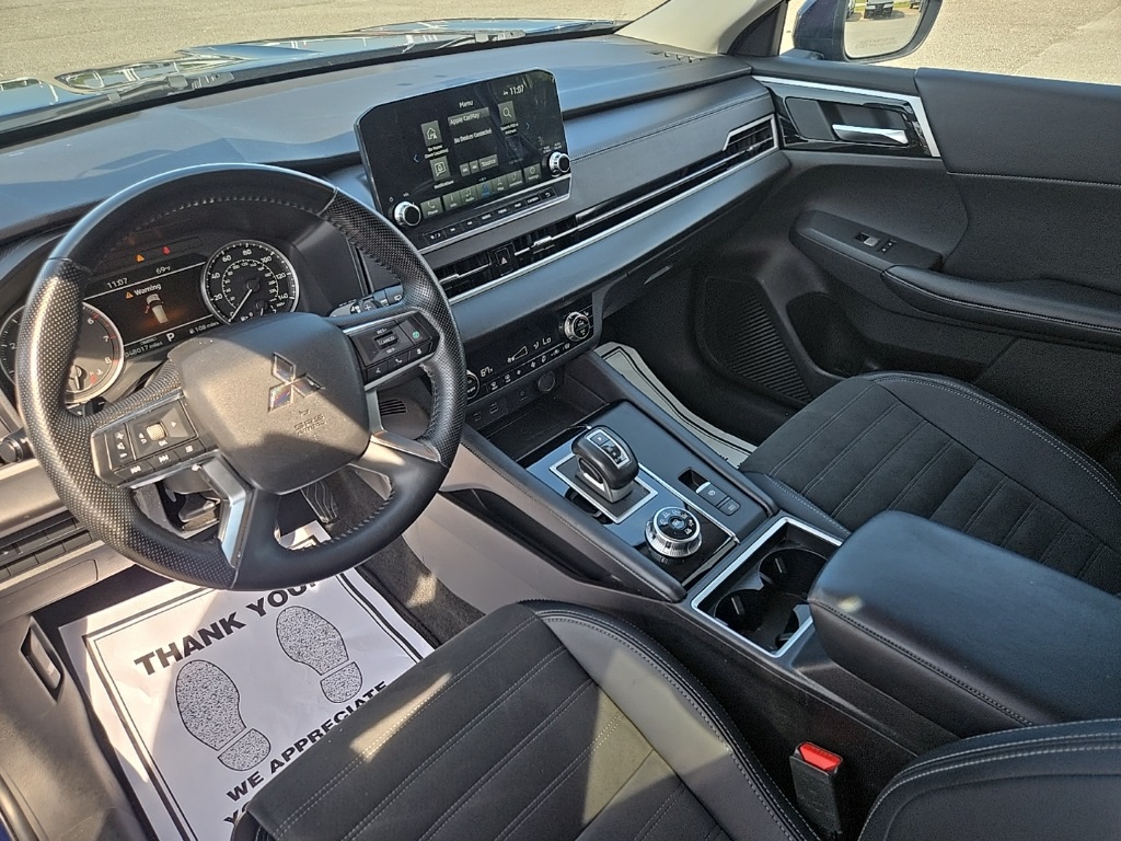 2024 Mitsubishi Outlander SE photo 13