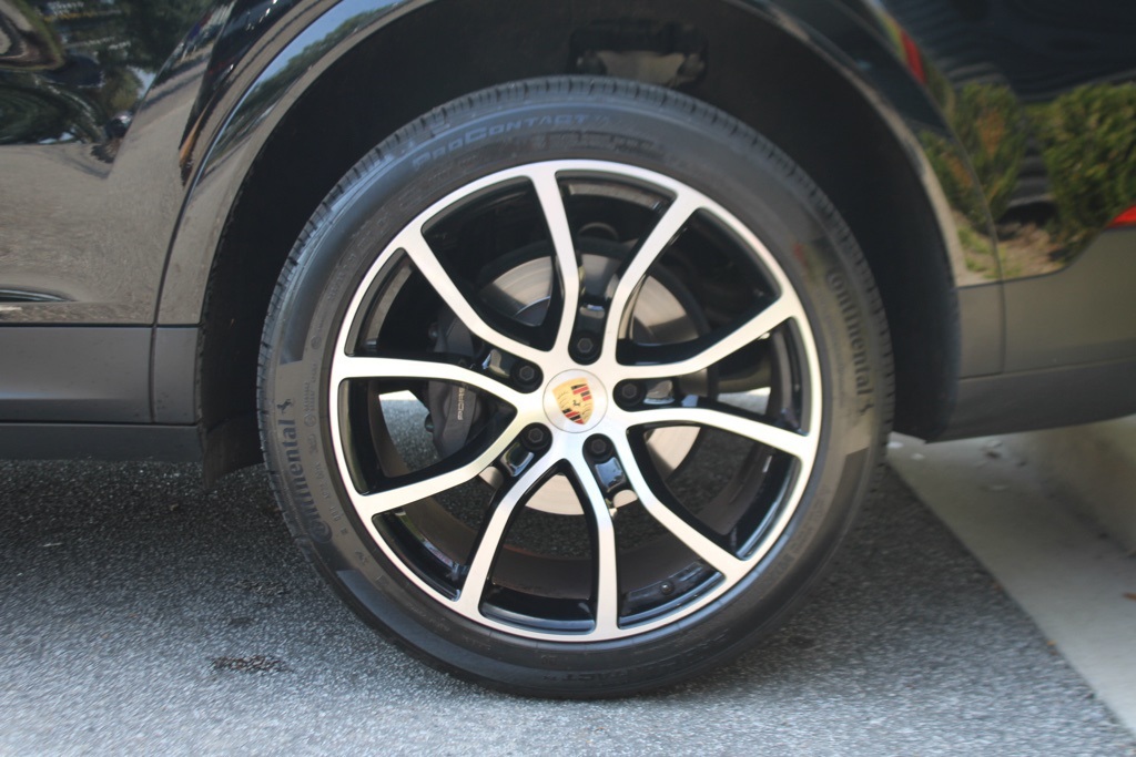 2023 Porsche Cayenne Platinum Edition photo 13