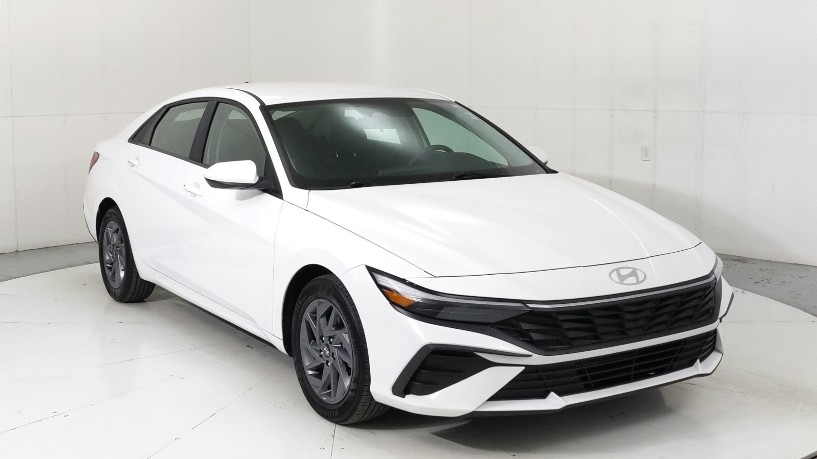 Used 2024 Serenity White Hyundai SEL image 8