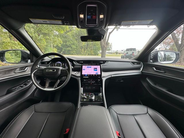 2025 Jeep Grand Cherokee Limited photo 2