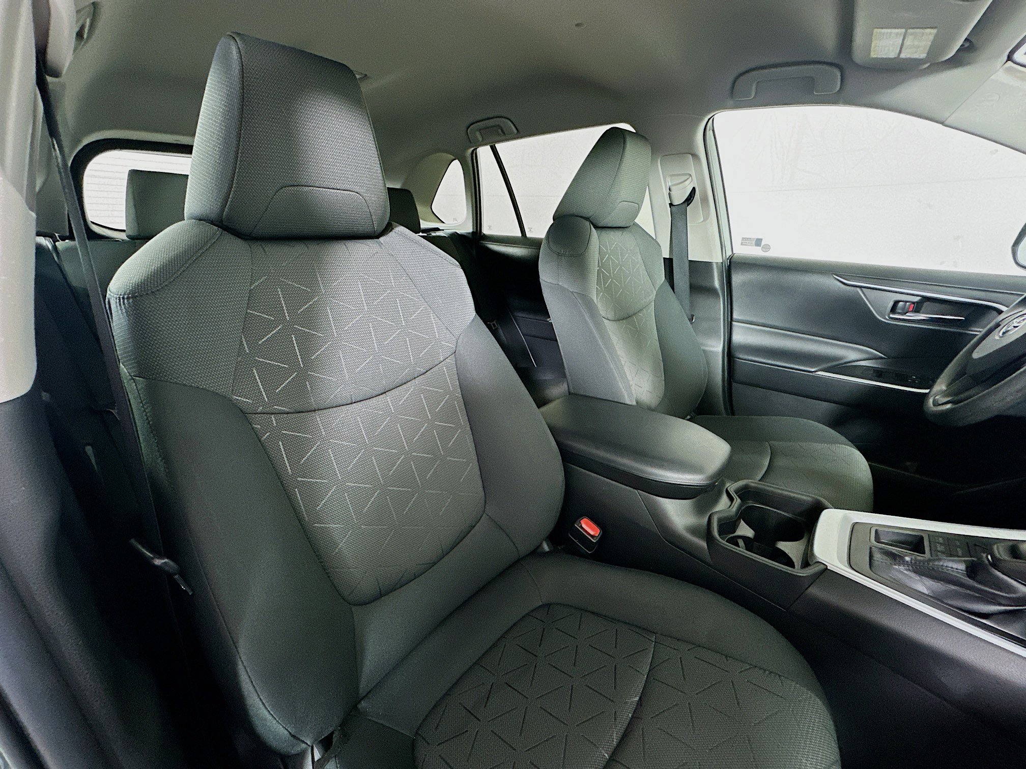 2021 Toyota RAV4 XLE photo 24