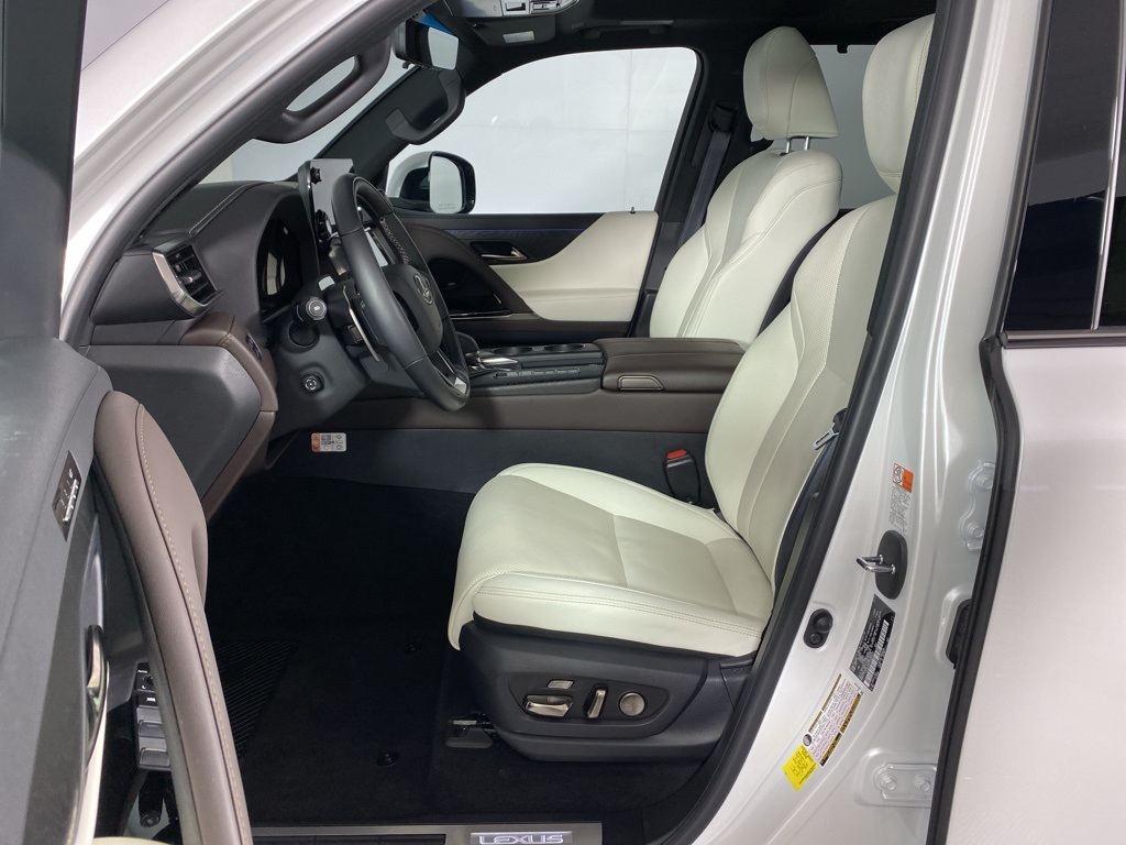 Image of Pre-Owned 2025 Lexus LX 700h Luxury