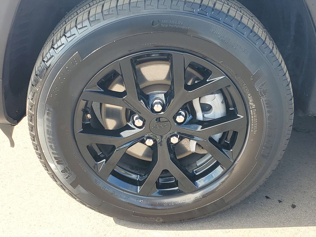 2024 Jeep Grand Cherokee Altitude photo 2