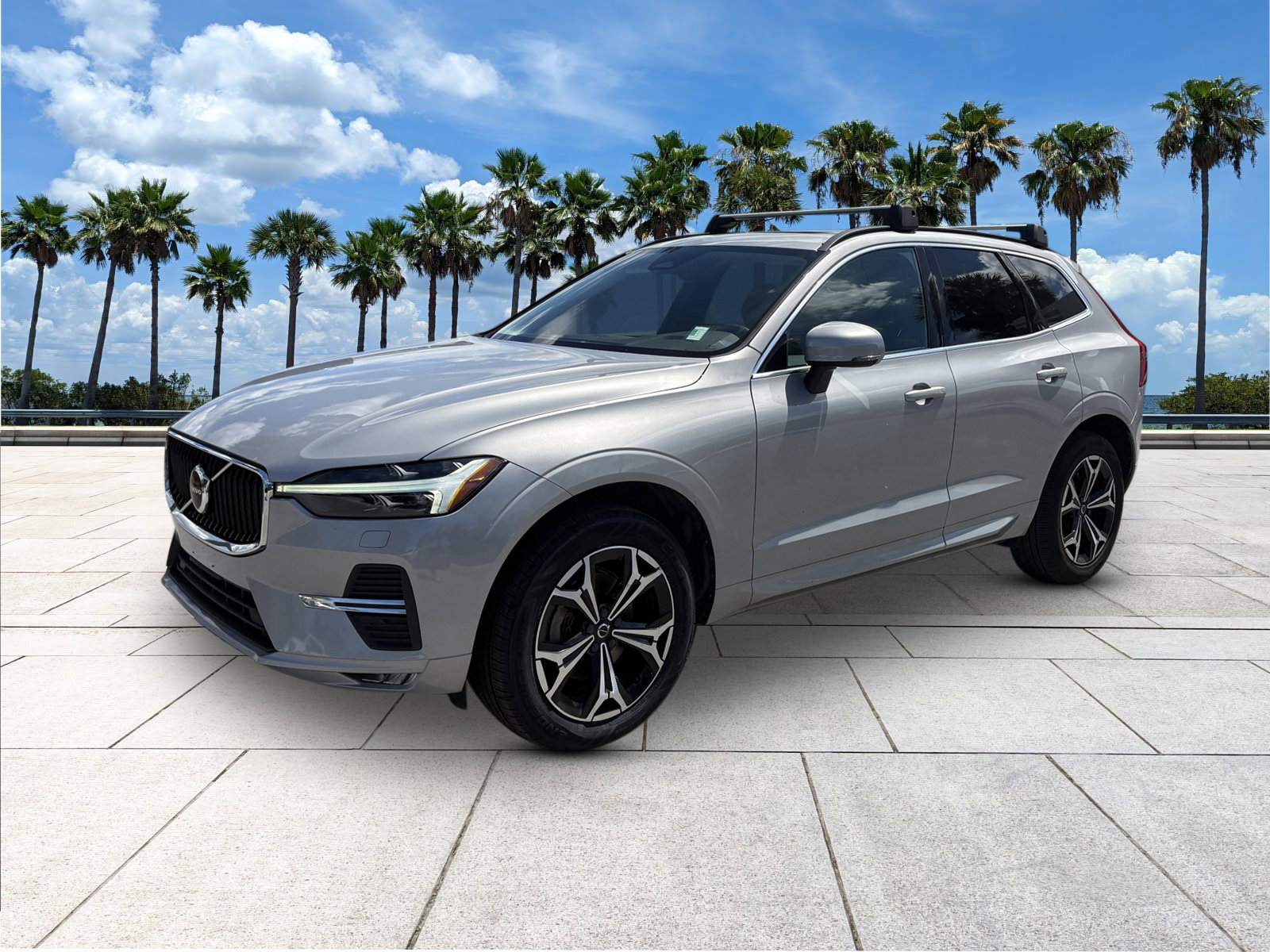 2022 Volvo XC60 Momentum photo 4