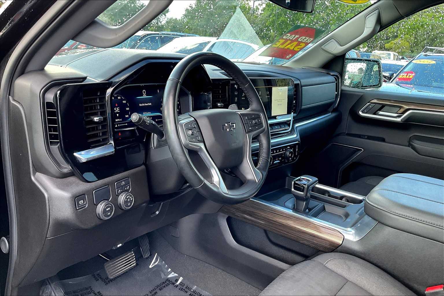 2024 Chevrolet Silverado 1500 RST photo 13
