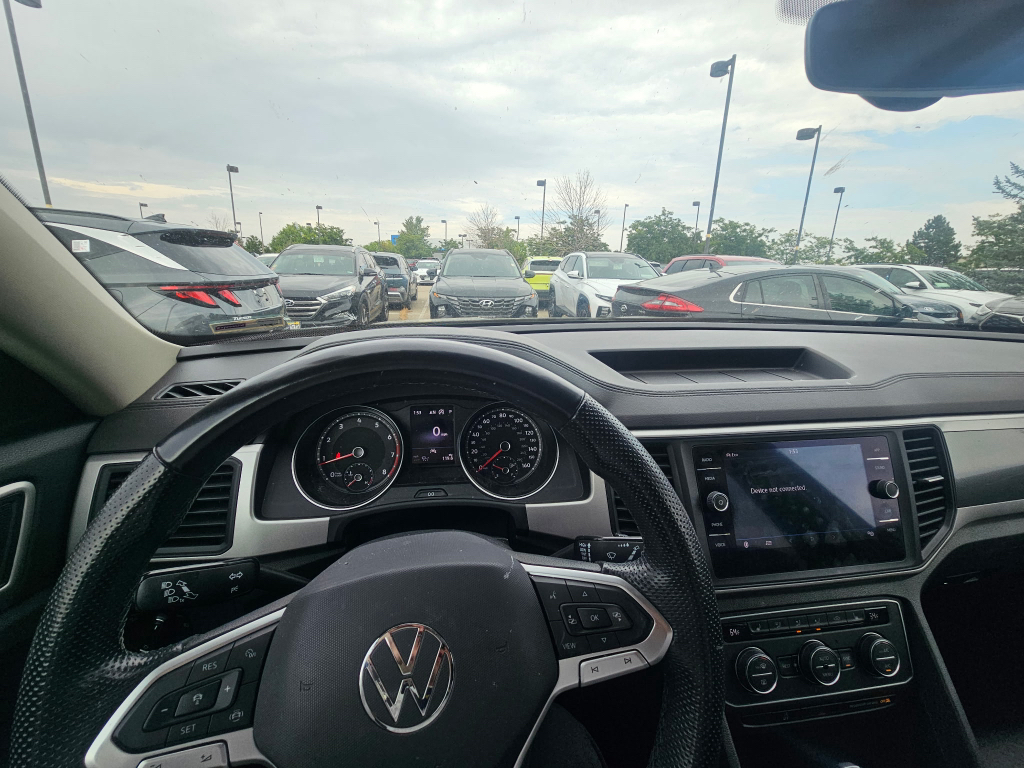 2021 Volkswagen Atlas V6 SE Technology R-Line photo 2