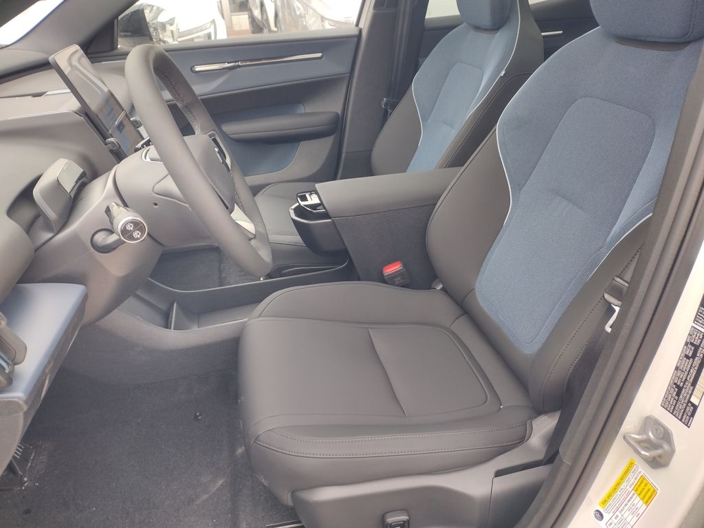 2025 VOLVO EX30 - Image 10