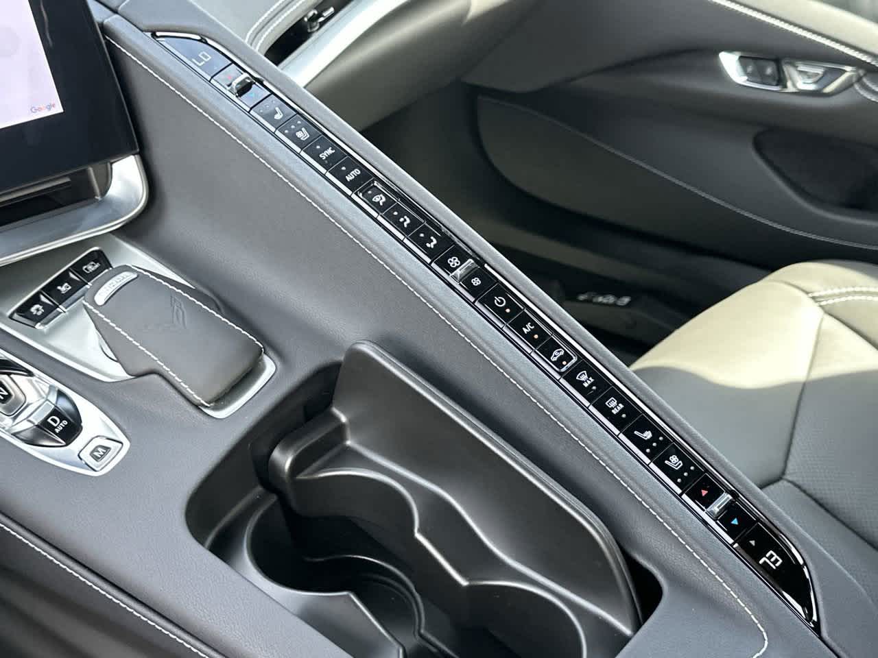 2024 Chevrolet Corvette Stingray 2LT photo 16
