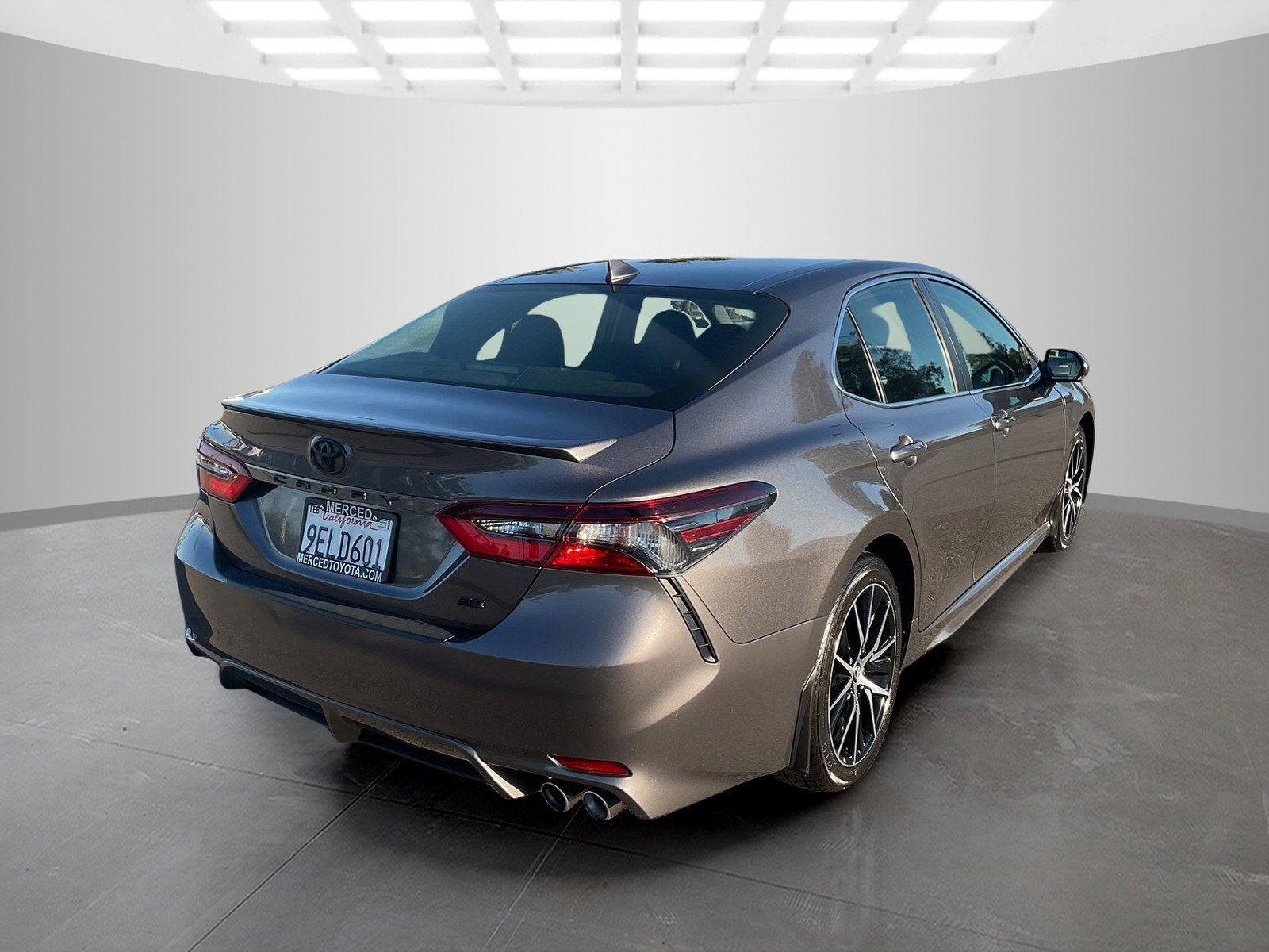 2023 Toyota Camry SE photo 3