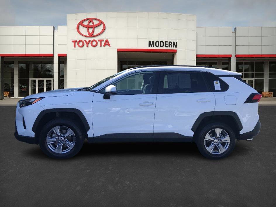 2023 Toyota RAV4 XLE photo 2