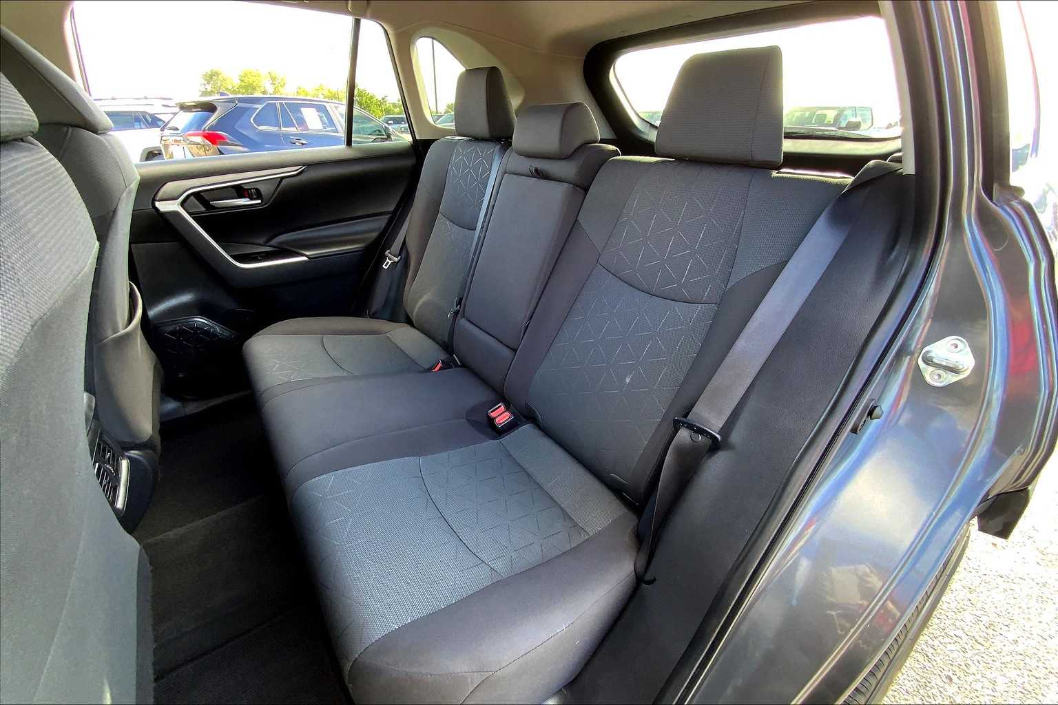 2023 Toyota RAV4 XLE photo 19