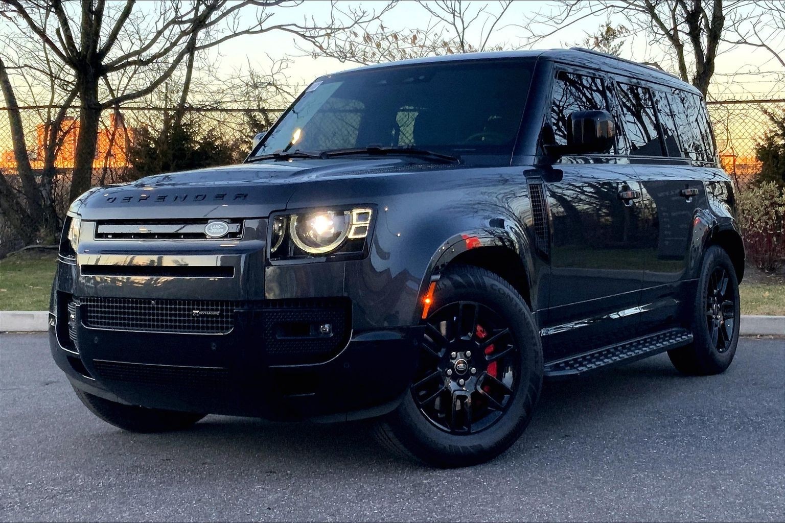 2023 Land Rover Defender X-Dynamic SE's photo