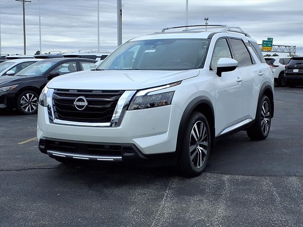 2025 Nissan Pathfinder Platinum photo 2