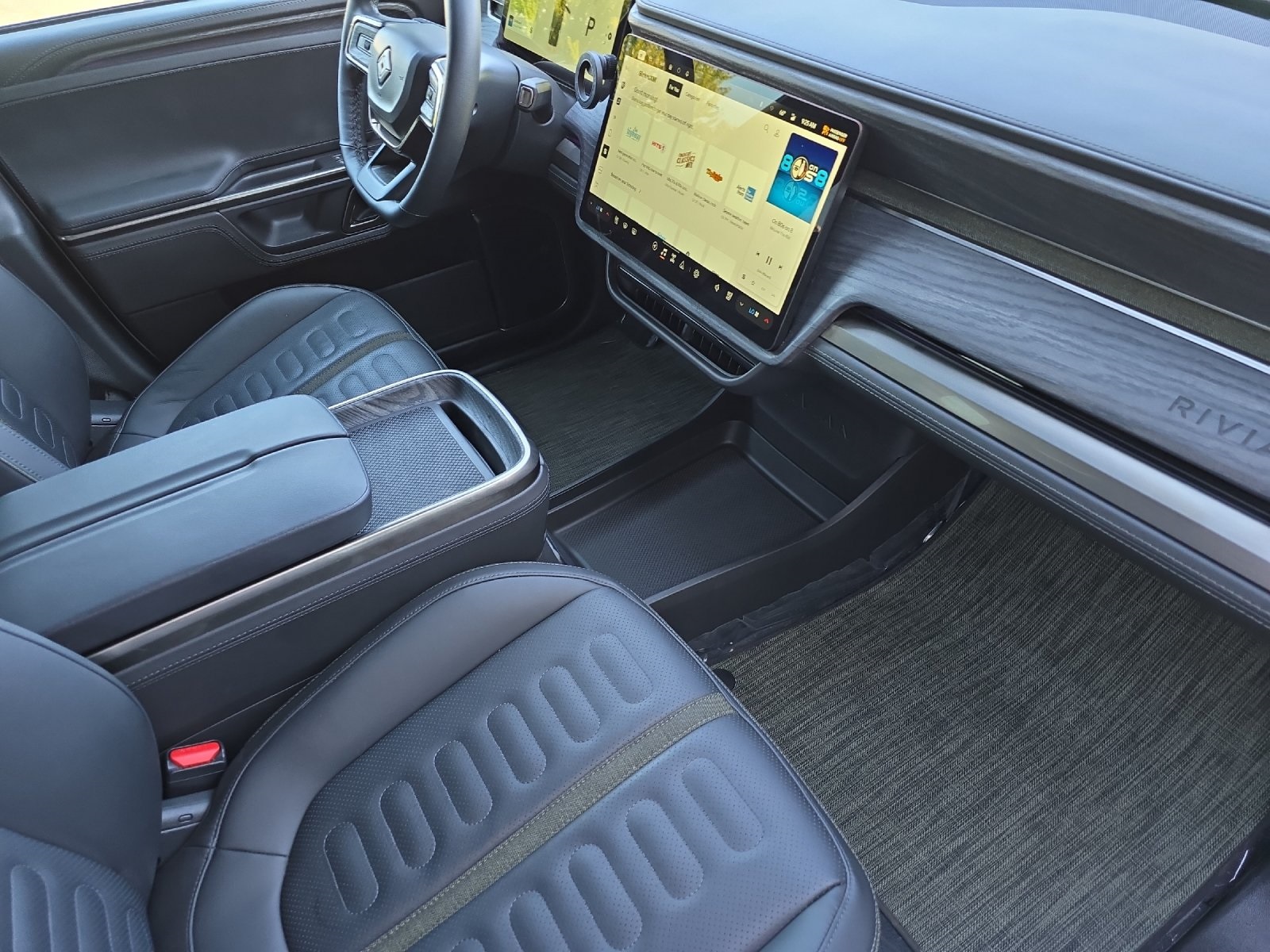 2023 Rivian R1S Adventure photo 14