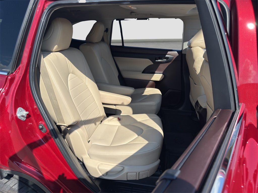 2022 Toyota Highlander XLE photo 30