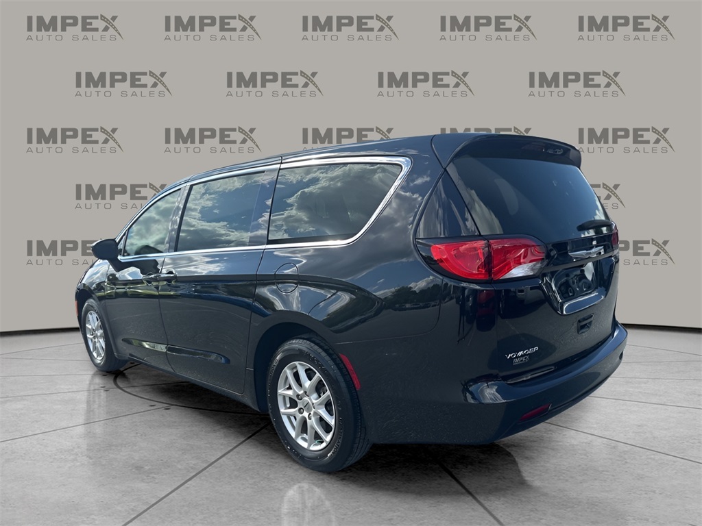 2023 Chrysler Voyager LX photo 2
