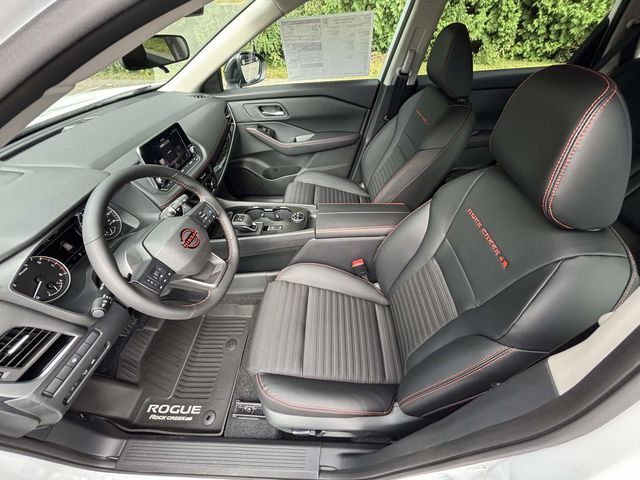 2026 Nissan Rogue SV photo 11