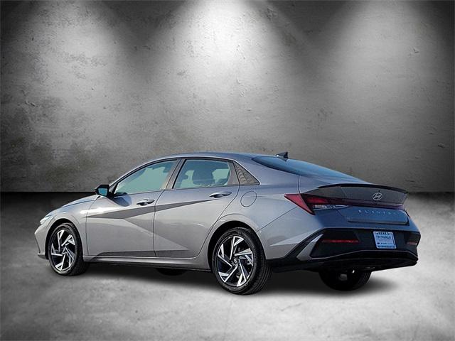 2025 Hyundai Elantra SEL Sport photo 4