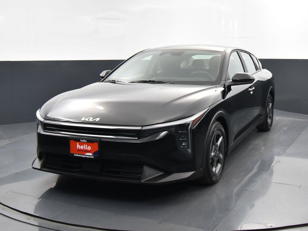 2025 Kia K4 LXS photo 2