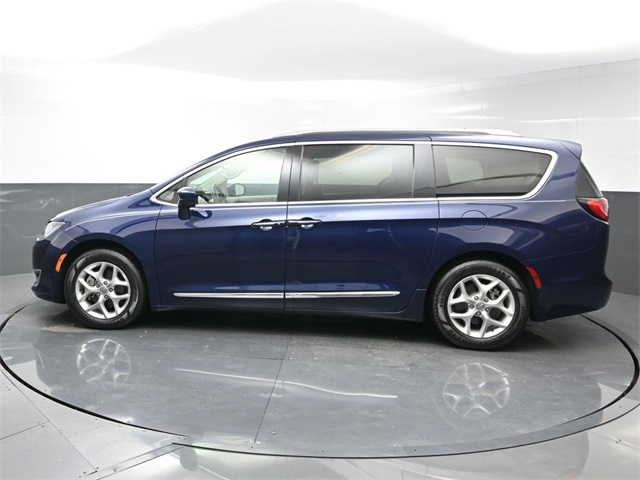 2018 Chrysler Pacifica Touring L photo 4