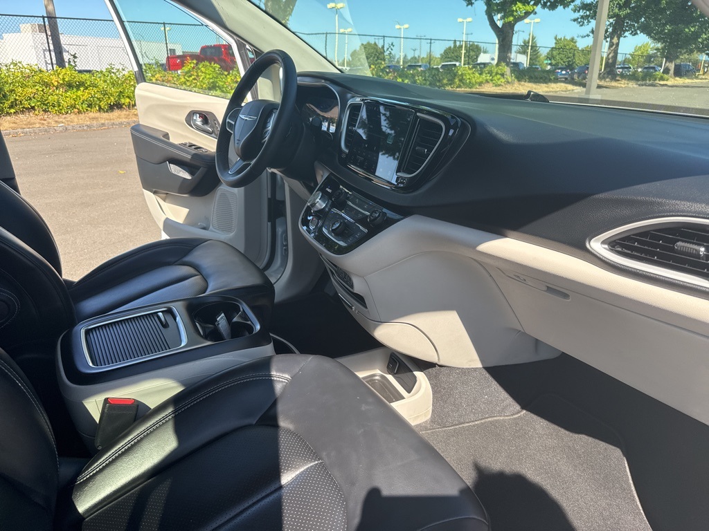 2023 Chrysler Pacifica Touring L photo 30