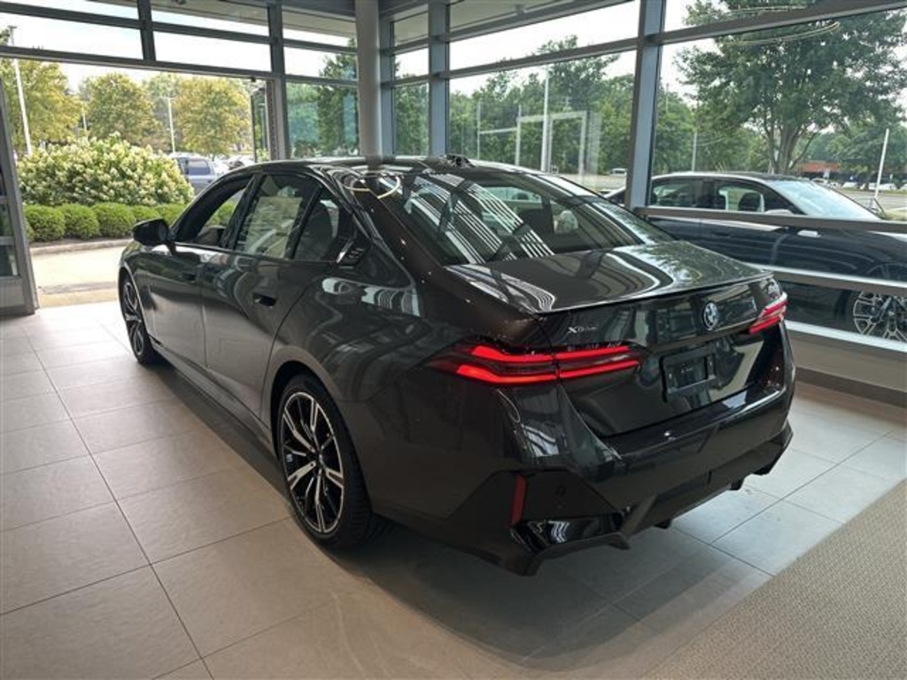 2026 Bmw 550e xDrive photo 4