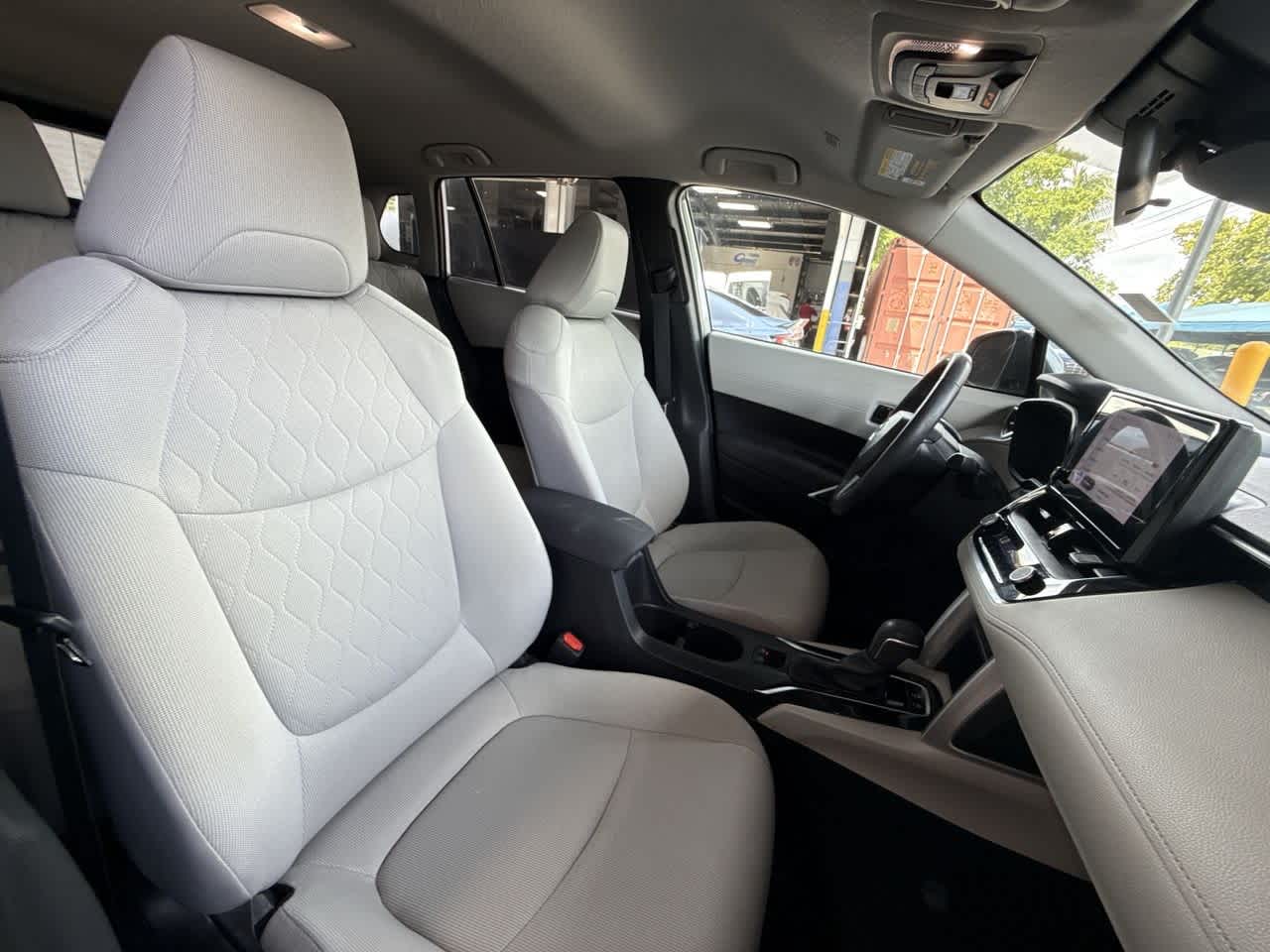 2023 Toyota Corolla Cross LE photo 22