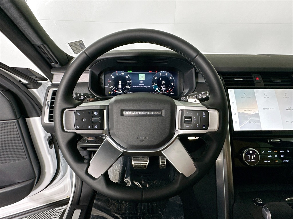 2025 Land Rover Discovery SE photo 11