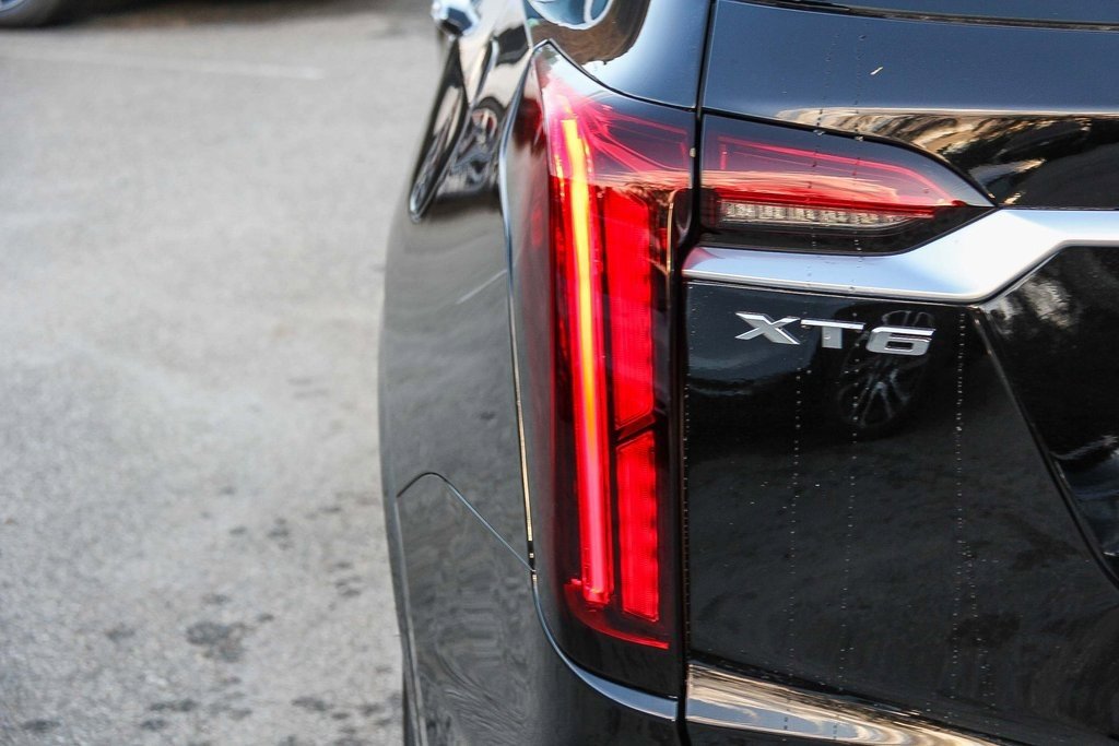2025 Cadillac XT6 Premium Luxury photo 2