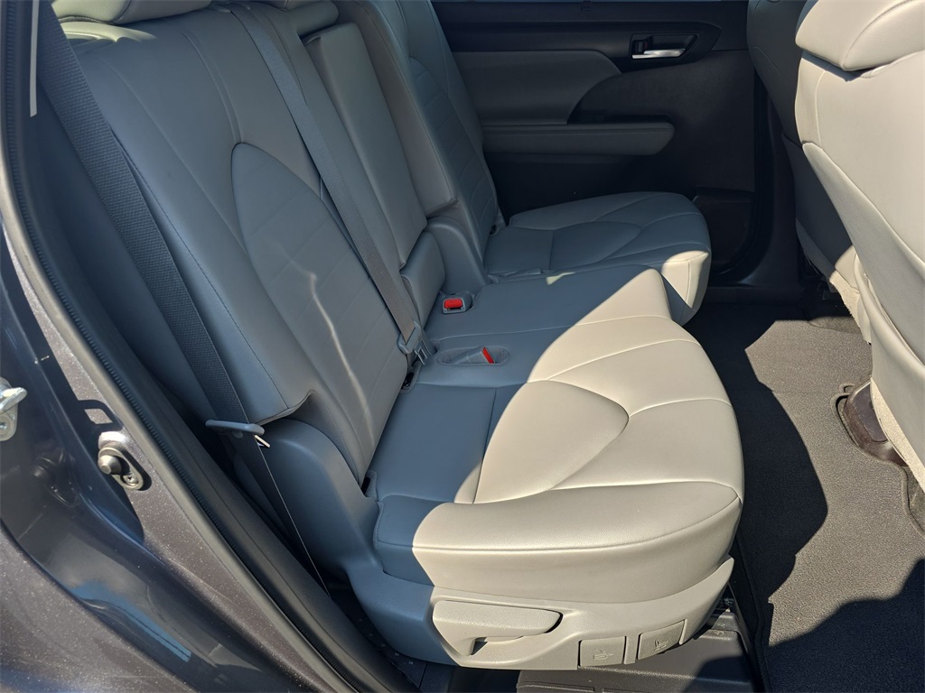 2020 Toyota Highlander XLE photo 29