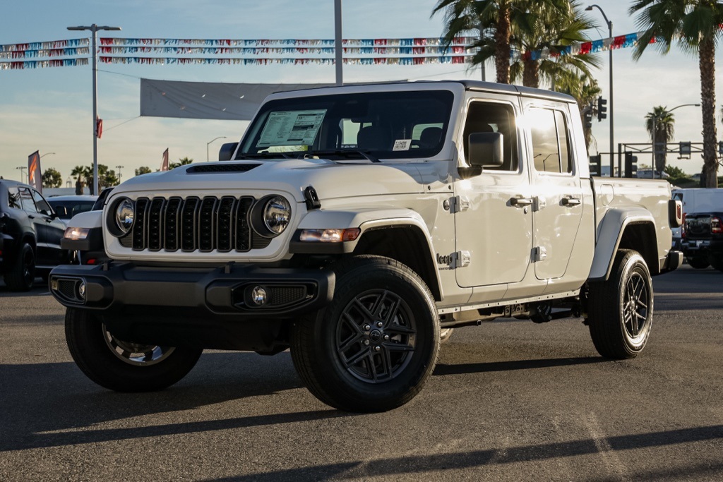 2026 Jeep Gladiator Sport S's photo