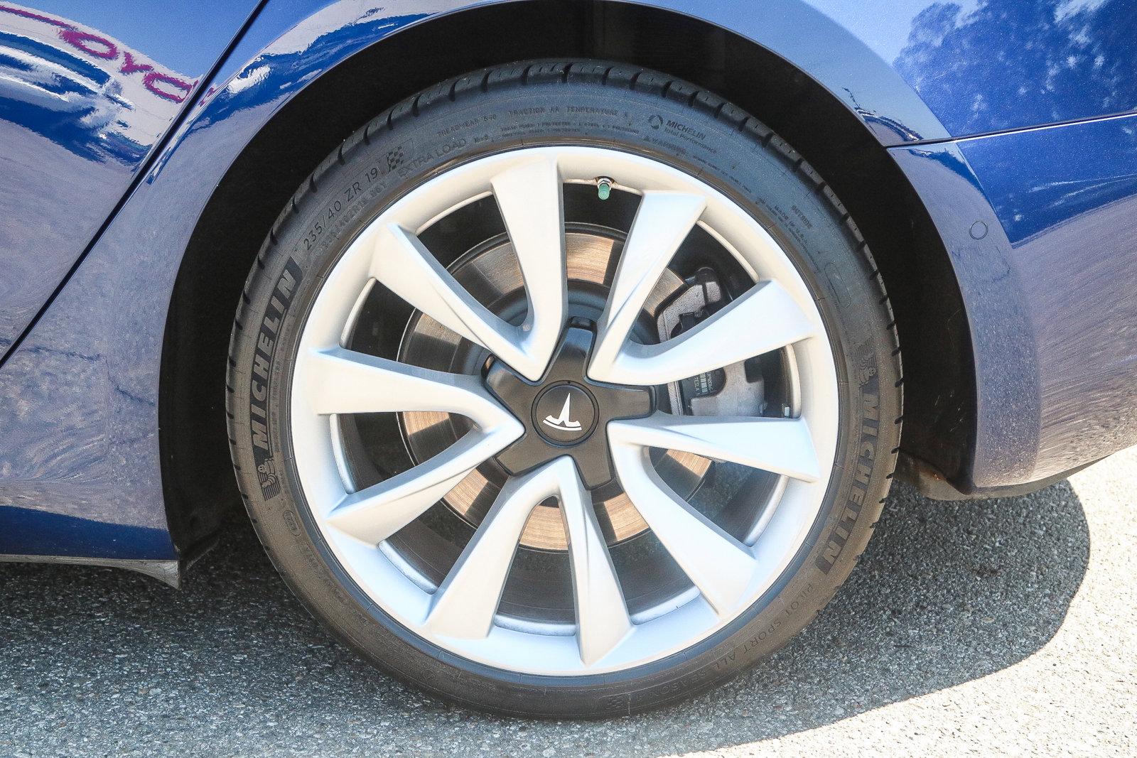2018 Tesla Model 3 Long Range photo 11