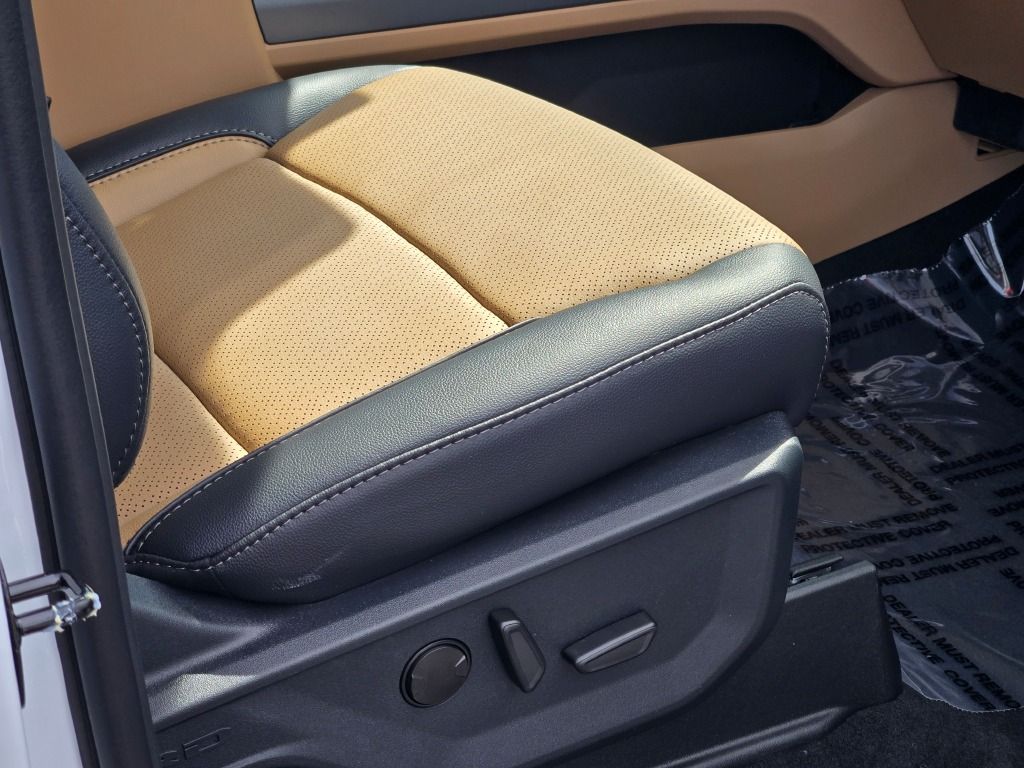 2026 Ford F-350 Lariat photo 6